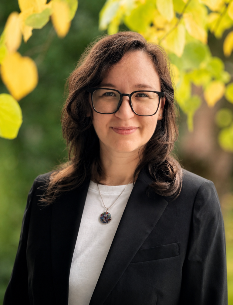 Clau González, PhD, MBAClau bridges scientific rigor and somatic practice. Gonzalez